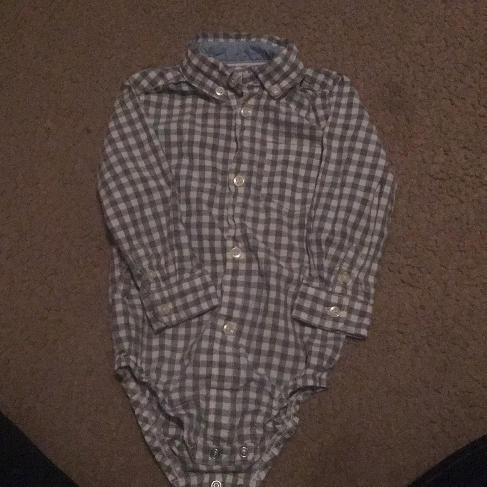 Carter’s 18mo Graham Grey and White sleeve shirt